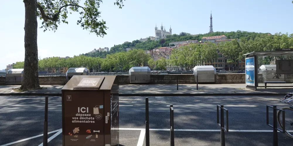 Image d'un point de collecte de biodéchets en ville