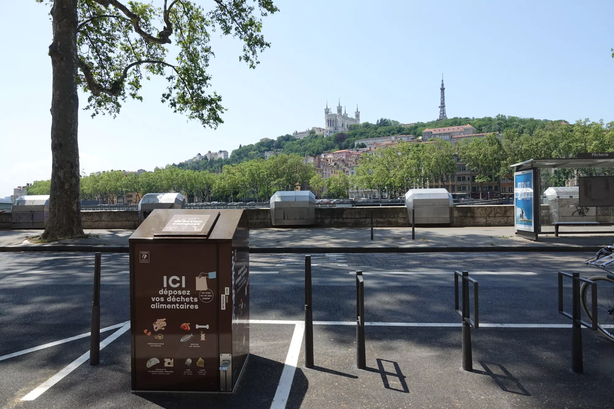 Image d'un point de collecte de biodéchets en ville